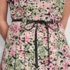 Vestido midi ajustado y acampanado con estampado floral