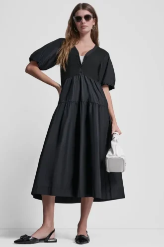 Vestido midi de punto acanalado con cuello Henley y mangas abullonadas