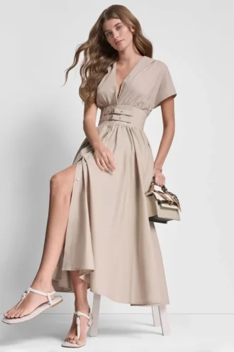 Vestido midi fruncido con hebillas