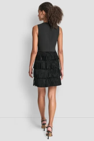 Vestido recto sin mangas con faldas en capas