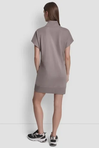 Vestido tipo sneaker con logo burbuja metalizado